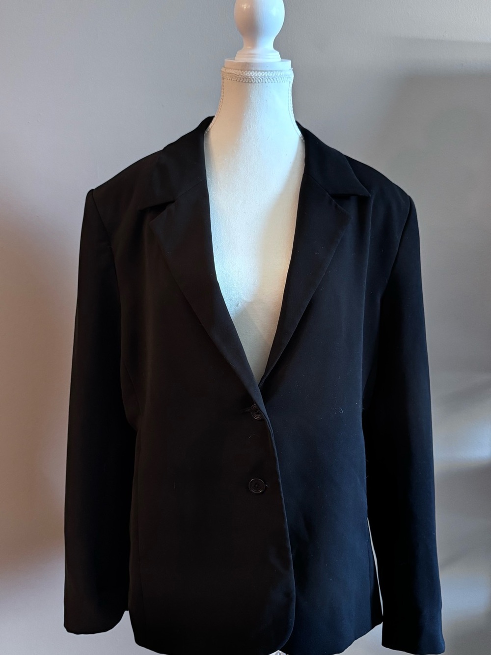 Classic Black Single-Breasted Women's Blazer